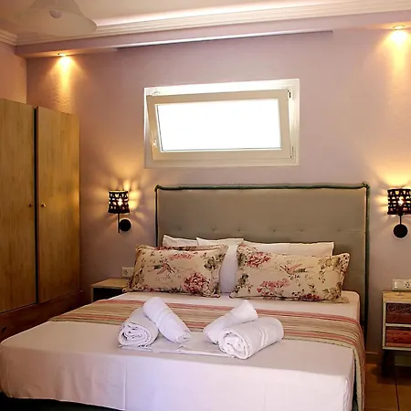 Rania Скала-Рахониу